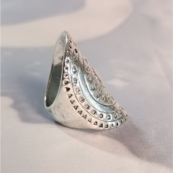 Boho Silvertone Statement Ring Size 10 NWT Fashion Jewelry Gift Box Gorgeous - Picture 2 of 4